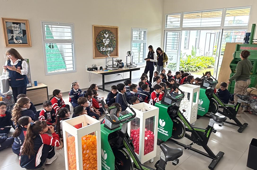 Visita a la Escuela Ambiental Dra. Yolanda Ortiz Nivel Primario